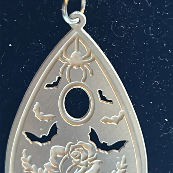 Planchette and bat necklace - Picture 3 of 8